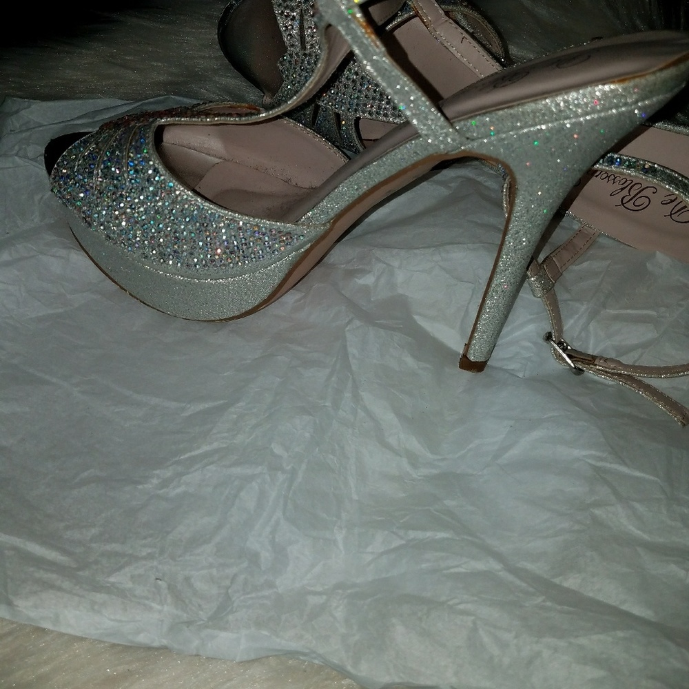 Shoes - Picture 5 of 5